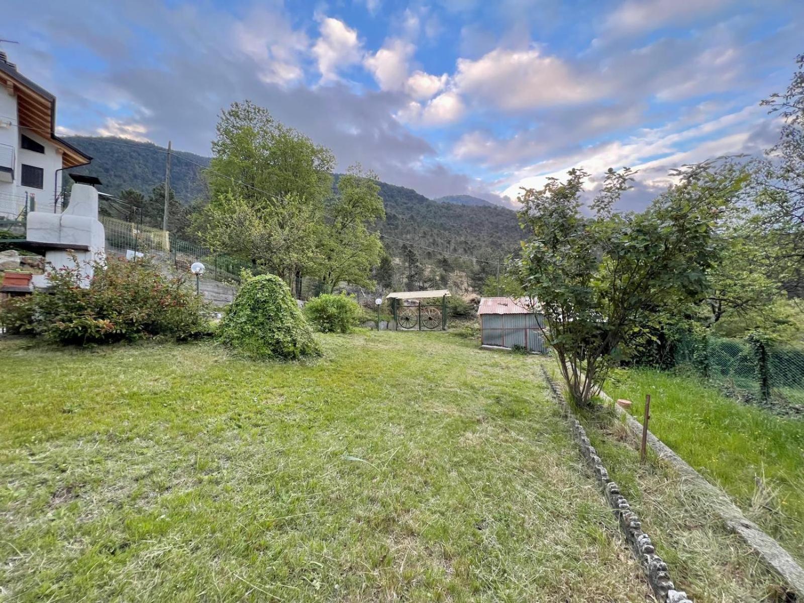 Appartamento Con Giardino Privato. Rubiana Bagian luar foto